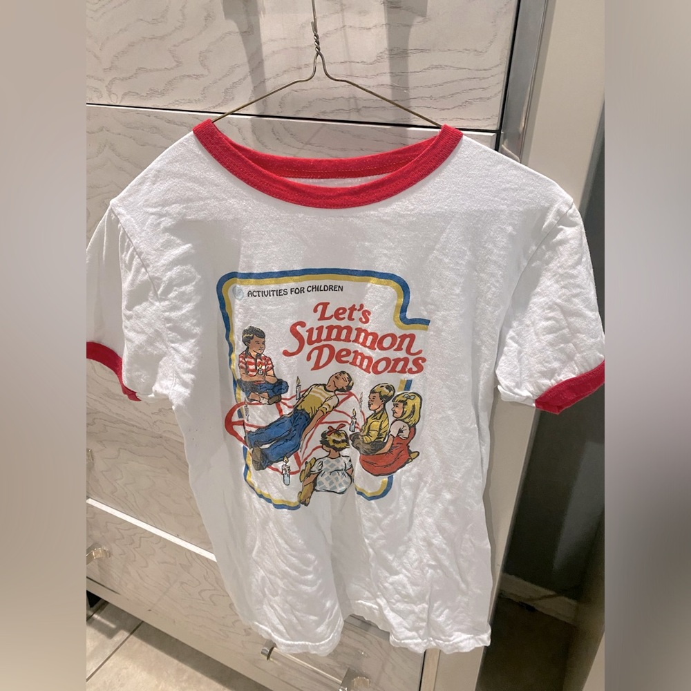 HOT TOPIC GRAPHIC TEE unisex